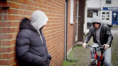  şüpheli karakterleri taşıyan bir ilaç anlaşma