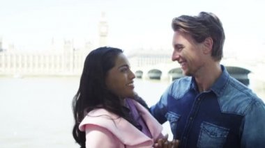 çekici genç bir çift aşık