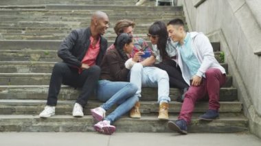 hareket eden telefon arayan arkadaşlar