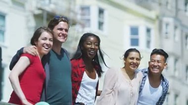 bir gün deniz kenarında harcama arkadaş