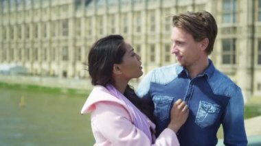 çekici genç bir çift aşık