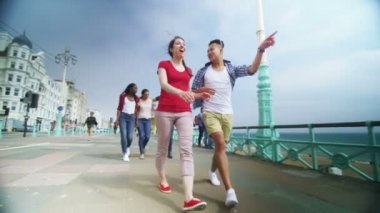 bir gün deniz kenarında harcama arkadaş