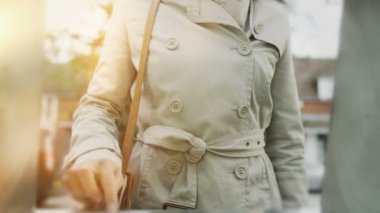 kadın alarak para--dan Atm makine