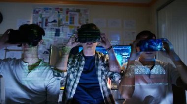 bilgisayar oyun oyuna dalmış