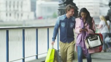 ouple alışveriş torbaları ile