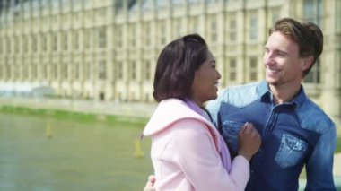 çekici genç bir çift aşık