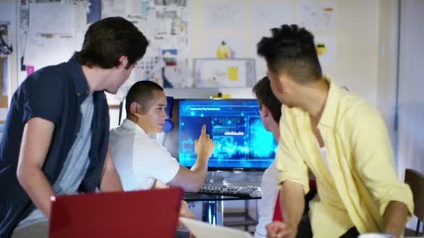 équipe de conception travaillant sur un projet 