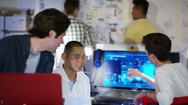 équipe de conception travaillant sur un projet 