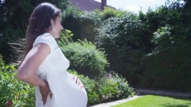  sırt ağrısı olan kadın