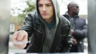 Şüpheli bir ATM Para çekmek