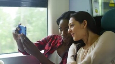  arkadaşlar selfie ile smartphone alarak