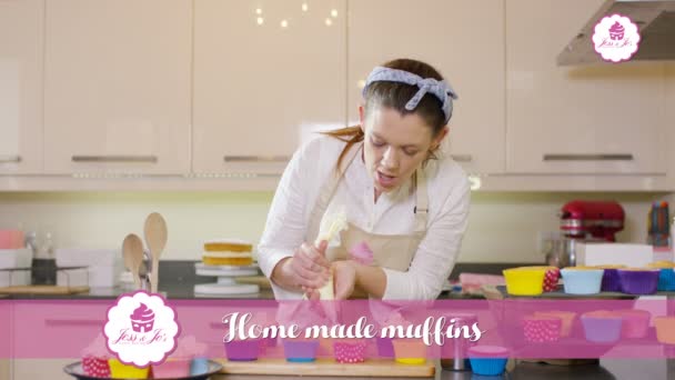 TV presenter making cupcakes — Stock Video