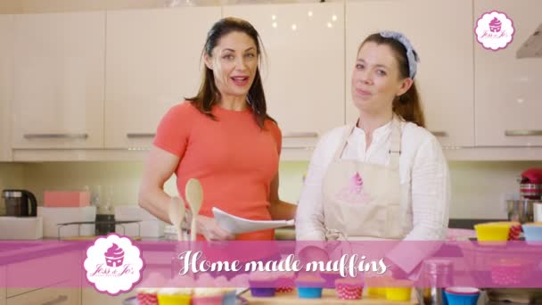 TV presenters making cupcakes — Stock Video