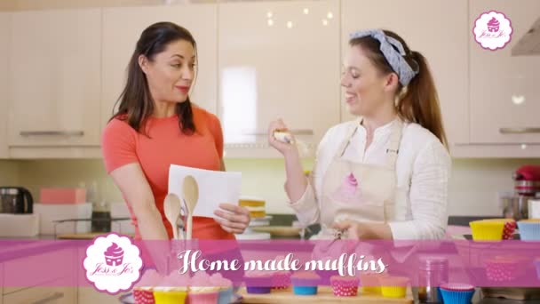 TV presenters making cupcakes — Stock Video