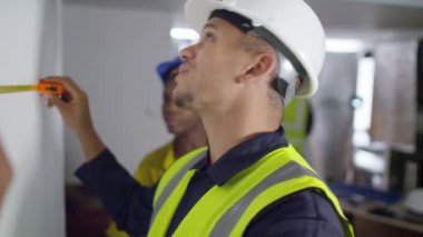 meslektaşım ile mühendis discussings sorunları