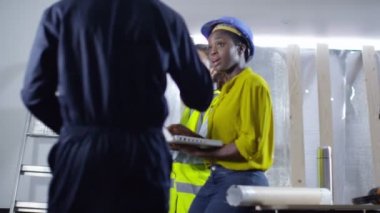 Mimar meslektaşım bir beşlik ile selamlıyor