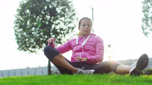 Woman doing stretches — Stock Video