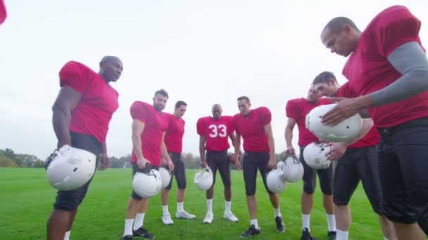 Американський футбол гравців у команді говорити — стокове відео
