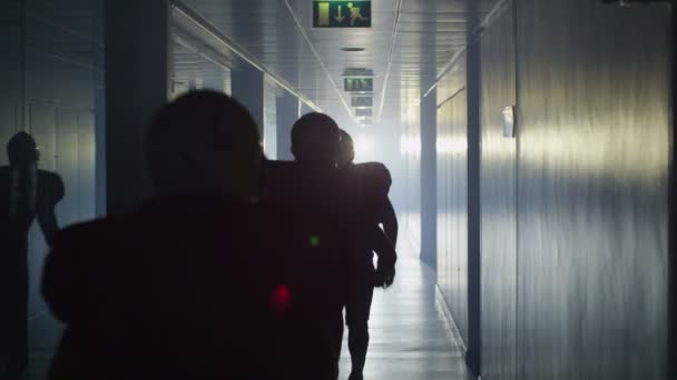 Football players running through tunnel — Stock Video