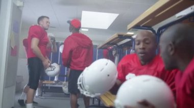  futbol oyuncuları bir oyun için hazır Başlarken