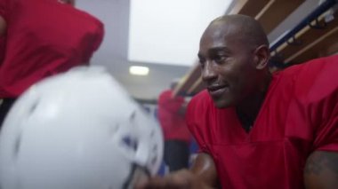  futbolcu takım soyunma odasında