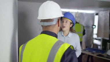 meslektaşım ile mühendis discussings sorunları