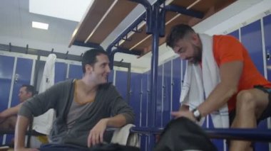 soyunma odasında sohbet spor oyuncular