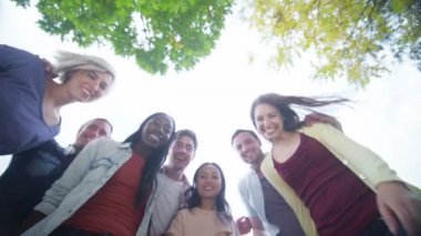 arkadaşlar doğal açık ortamda