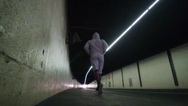 Athlete running through urban environment — Stock Video