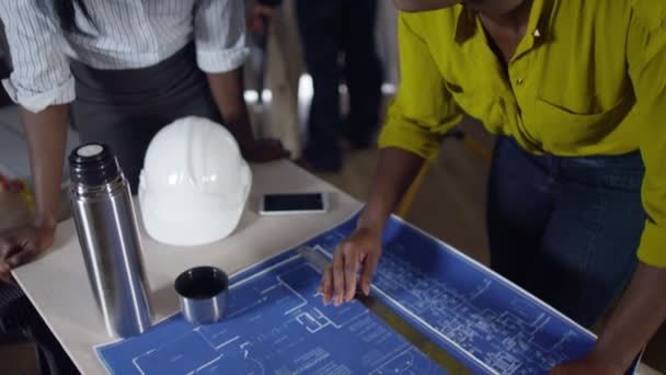 architecte dans la planification d'une réunion avec un client 