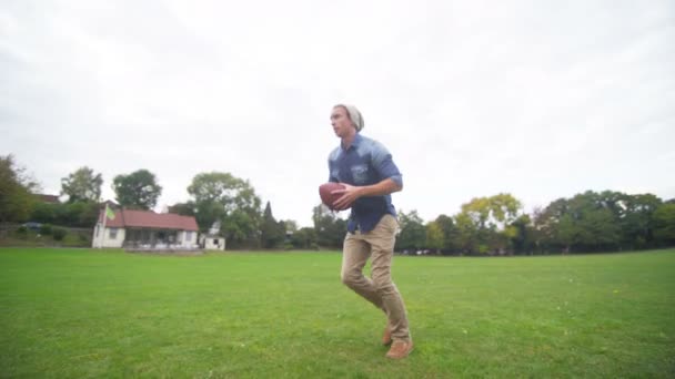 Friends playing rugby — Stock Video