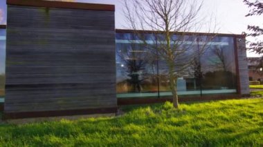 ofis doğal ortamda Binası