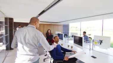 ofiste çalışan takım