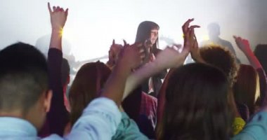 kalabalığa canlı müzik etkinliği