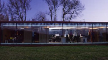 Ofiste çalışan iş ekibi.