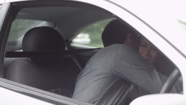 Pareja con llaves del coche — Vídeos de Stock