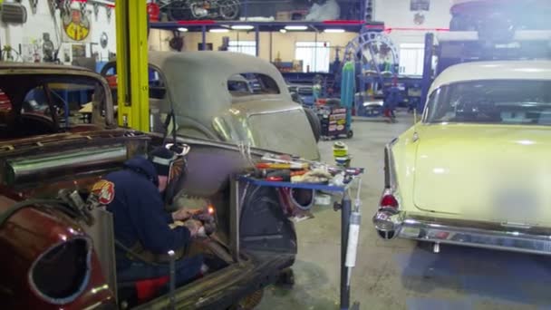 Vintage taller de reparación de coches — Vídeos de Stock