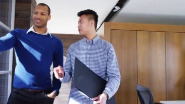 ofiste çalışan iş grubu