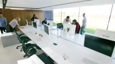 Ofiste çalışan iş ekibi.