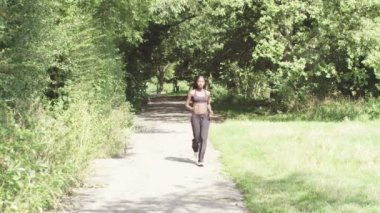 kişisel antrenör ve kronometre kadın ile