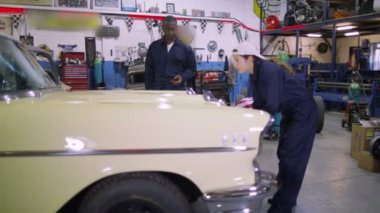  araba motoru üzerinde kontrol mekaniği