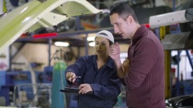 Makinist garajında müşteriye söz