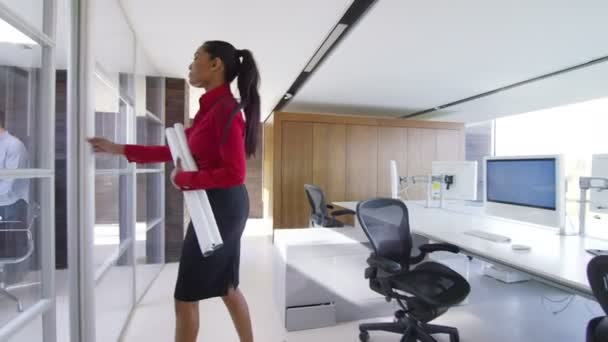  Équipe d'affaires dans la salle de réunion 