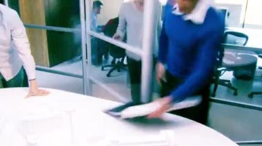 Ofiste çalışan mimarlar