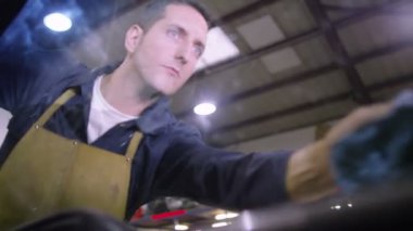 otomobilin karoser silerek mekaniği