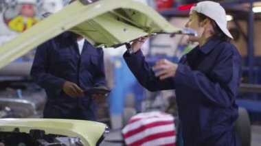 araba motoru üzerinde kontrol mekaniği 