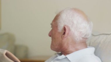 üst düzey çift evde okuma