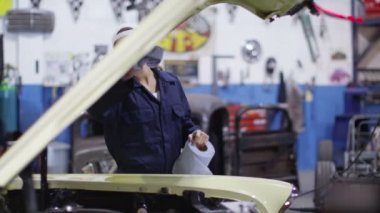  mekanik otomobilin karoser silme