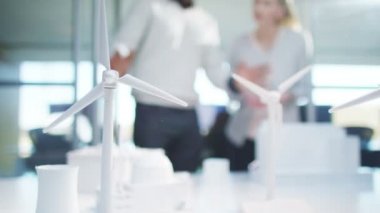 Enerji geliştirme üzerinde çalışan mimarlar 