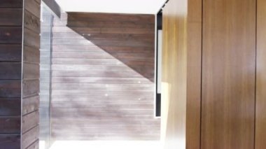 İç boş çağdaş ofis binası